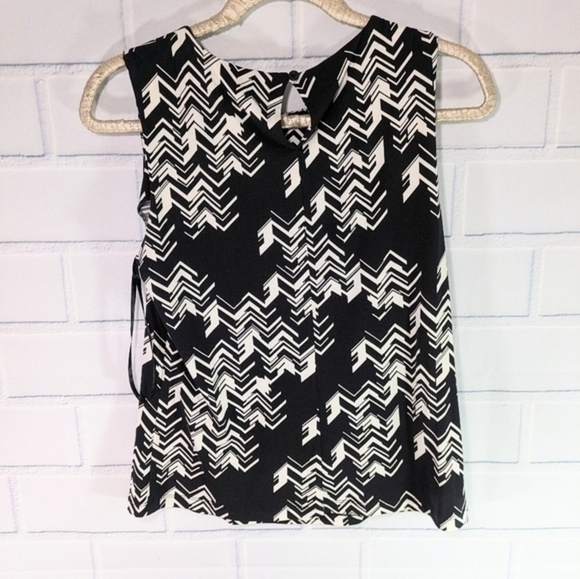 Calvin Klein Pleated Knit Sleeveless Top - Picture 2 of 4